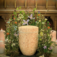 Laden Sie das Bild in den Galerie-Viewer, Wiesenhafter Urnenschmuck "Natürlichkeit"
