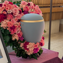 Laden Sie das Bild in den Galerie-Viewer, Urnenherz in Pink "Wolfgangsee"