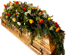 Laden Sie das Bild in den Galerie-Viewer, Saisonale Sargdecke "Kraft"