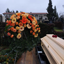 Laden Sie das Bild in den Galerie-Viewer, Trauerkranz in Orange "Wörthersee"
