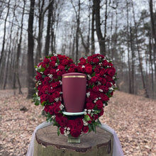 Laden Sie das Bild in den Galerie-Viewer, Urnenherz aus Rosen "Ewige Verbundenheit"
