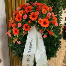 Laden Sie das Bild in den Galerie-Viewer, Trauerkranz in Orange &quot;Wörthersee&quot;
