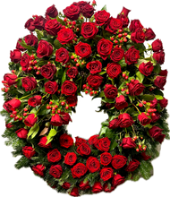 Laden Sie das Bild in den Galerie-Viewer, Trauerkranz aus Rosen "Ewige Verbundenheit"
