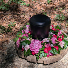 Laden Sie das Bild in den Galerie-Viewer, Urnenkranz in Pink "Wolfgangsee"
