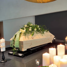 Laden Sie das Bild in den Galerie-Viewer, Sargband mit Calla "Unendliche Dankbarkeit"
